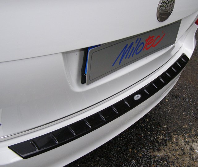 265604 Накладка заднього бампера