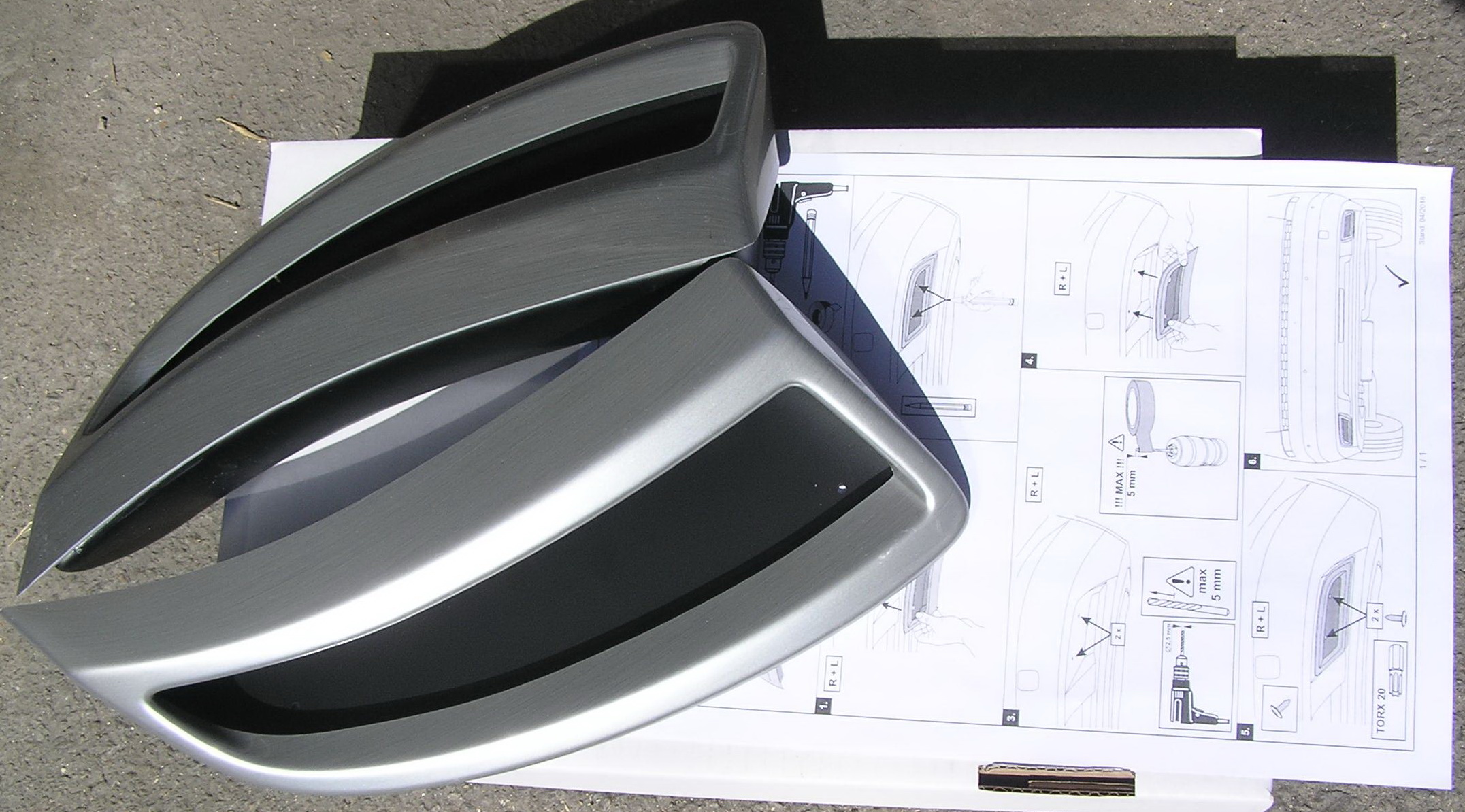 286122 Накладка на задній бампер