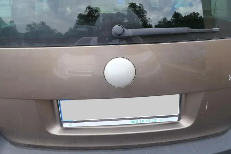 86515 Накладка емблеми срібляста