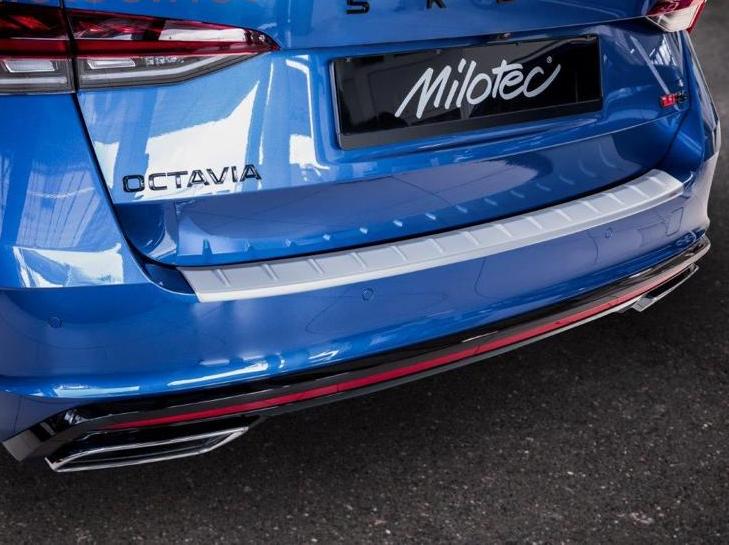 465715 Накладка заднього бампера